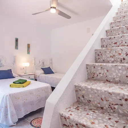 La Granadella Paradis Apartmán *