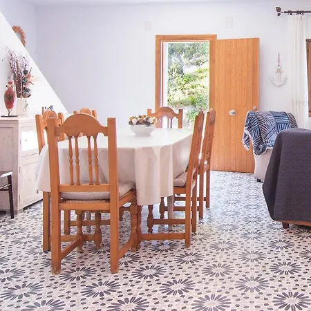 Apartment La Granadella Paradis